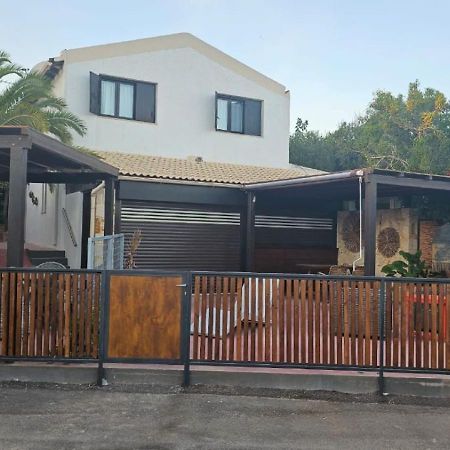 חאניה Sea And Sun Metaxy Mas, Brand-New, Beachfront ! מראה חיצוני תמונה
