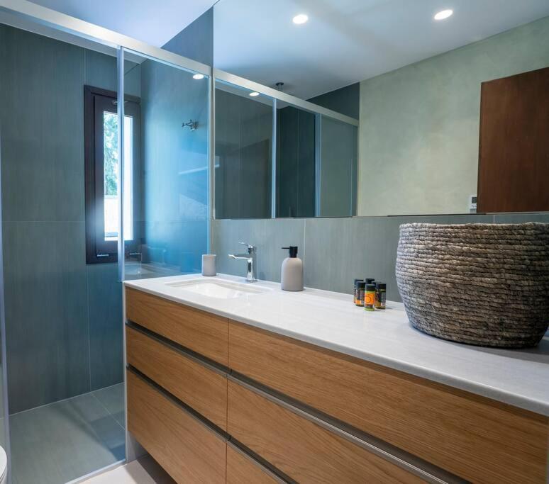 חאניה Sea And Sun Metaxy Mas, Brand-New, Beachfront ! מראה חיצוני תמונה