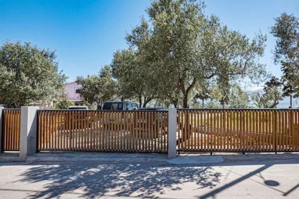 חאניה Sea And Sun Metaxy Mas, Brand-New, Beachfront ! מראה חיצוני תמונה